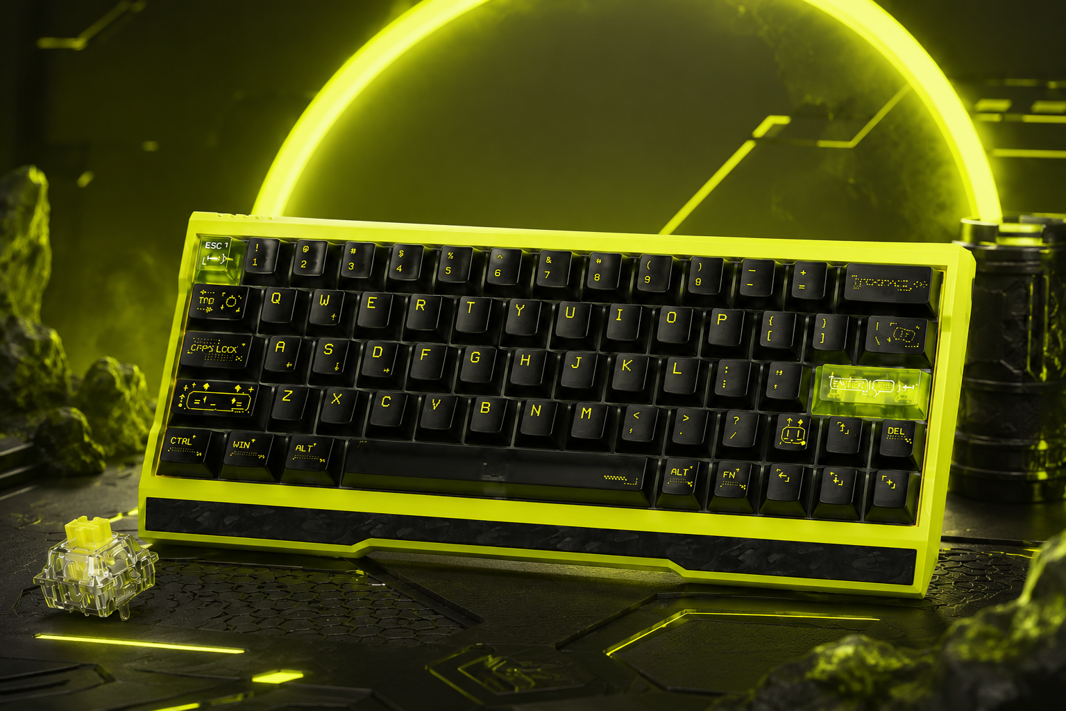 Tastiera meccanica giallo neon con tasti retroilluminati neri in un ambiente fantascientifico verde fosforescente.