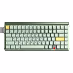 Freccia che evidenzia il tasto Alt su una tastiera verde vintage vicino alla barra spaziatrice